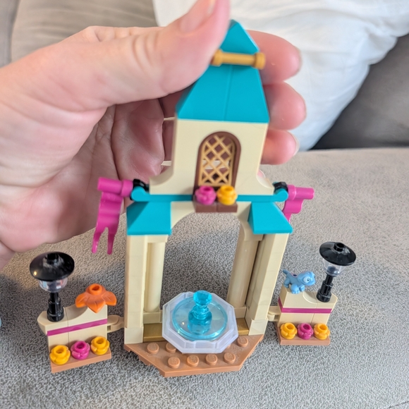 LEGO 43198 Disney Anna's Castle Courtyard Building Toy (Missing Anna) - Picture 3 of 10